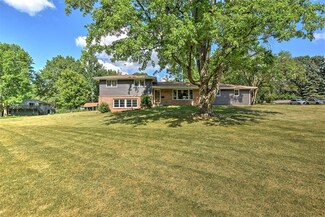 24 Lantern Ln, Forsyth, IL 62535