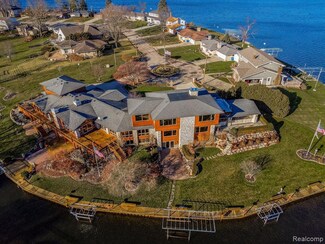4190 Aquarina St, Waterford, MI 48329