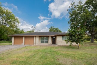 115 Barbers Hill Rd, Highlands, TX 77562