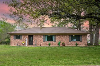 1017 County Road 15390, Deport, TX 75435