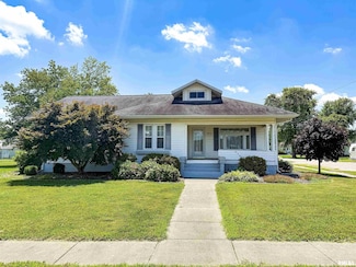 202 Flora Ave, Flora, IL 62839