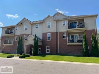 5656 Flagstaff Pines Dr Unit 402, Shelby Township, MI 48317
