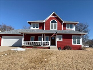 511 N 9th Ave, Winterset, IA 50273