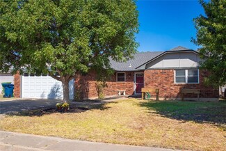 907 Ranchoak Ct, Yukon, OK 73099