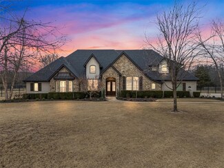 141 Abbey Ln, Fayetteville, AR 72703