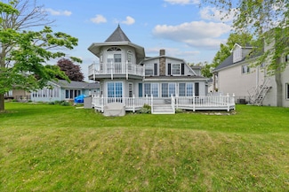 48816 Point Lakeview Dr, Chesterfield, MI 48047