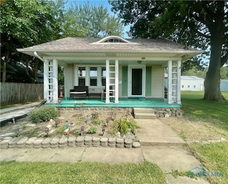 2317 Pickle Rd, Oregon, OH 43616