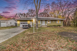 1168 Vick Rd, Norton Shores, MI 49441