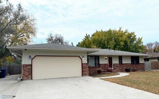 3261 Evergreen Rd N, Fargo, ND 58102