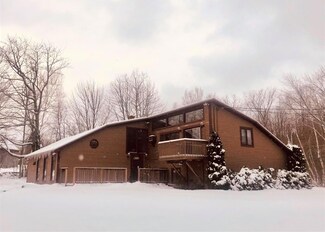 33 Friendship Dr, Manchester, ME 04351
