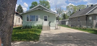 326 24th St S, Fargo, ND 58103
