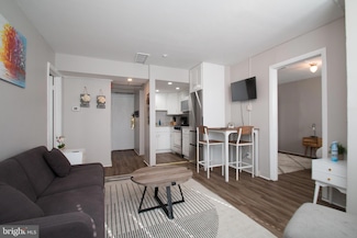 2135 Walnut St Unit 202, Philadelphia, PA 19103