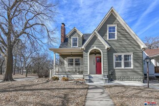 1045 S 30th St, Lincoln, NE 68510