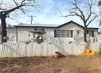 313 W Second St, Camp Wood, TX 78833