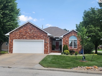 530 E 39th Ct, Hutchinson, KS 67502