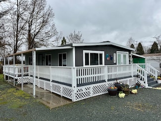 122 Parkdale Cir, Grants Pass, OR 97527