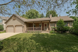 2011 Parkwood Hills Dr NE, Rochester, MN 55906