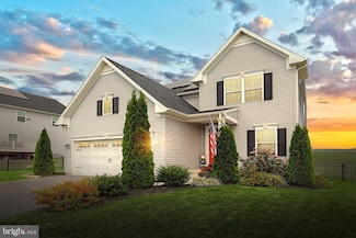 13 Lady Harrington Dr, East York, PA 17402