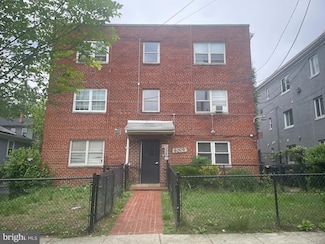 6006 Clay St NE Unit 102, Washington, DC 20019