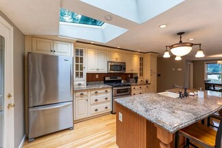 19 Virginia Rd, Tyngsboro, MA 01879