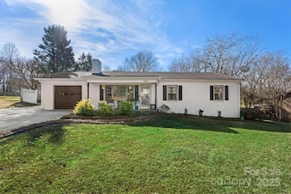 5645 Sandhurst Rd, Hickory, NC 28602