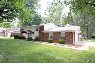 966 Barbara Ann Ln, Ellisville, MO 63021