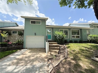 6521 W 49th St, Mission, KS 66202