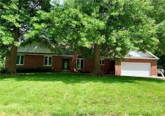 404 Olive St, Windsor, MO 65360