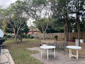 737 Sunny Ave S, Boynton Beach, FL 33436