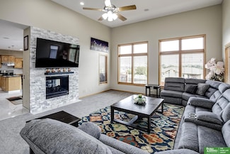 2004 Longview St, Papillion, NE 68133