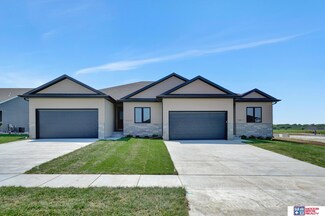 10625 Majestic Ln, Lincoln, NE 68527