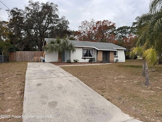 5249 Courtland Rd, Spring Hill, FL 34608