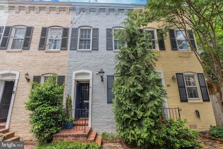 4 Pomander Walk NW, Washington, DC 20007