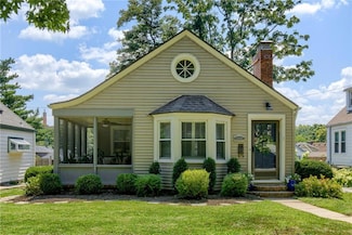 221 E Winthrope Rd, Kansas City, MO 64113