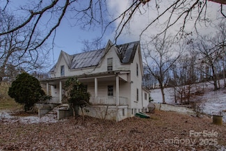 98 Blackberry Ln, Bakersville, NC 28705