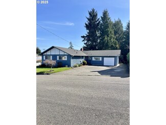 850 View St, Reedsport, OR 97467
