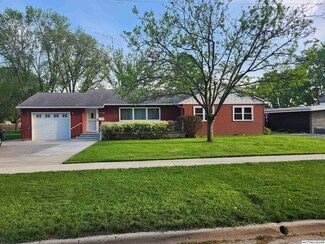 465 W 11th St, Garner, IA 50438