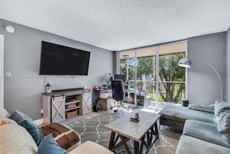 3321 NW 47th Terrace Unit 330, Lauderdale Lakes, FL 33319