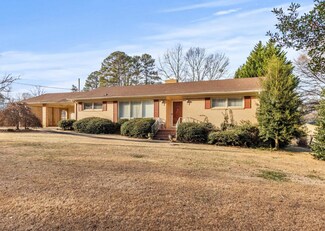 802 Thompson St, Gaffney, SC 29340