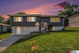 3814 N 211th St, Elkhorn, NE 68022