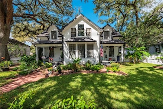 412 W Sidnor St, Alvin, TX 77511