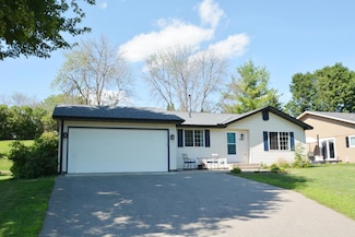 620 Saxony Cir, Chaska, MN 55318
