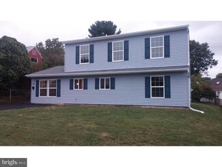 38 Aster Ln, Levittown, PA 19055