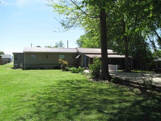 339 Vine St, Oakland City, IN 47660