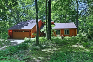 N2253 Bonnie Brae Ln, Lake Geneva, WI 53147