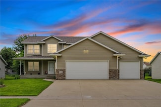 318 Crestview Dr, Center Point, IA 52213