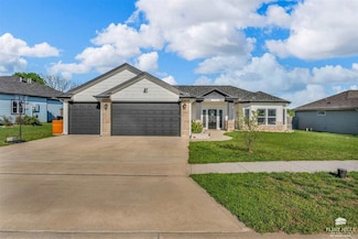 17332 Driftwood Bend, Wamego, KS 66547