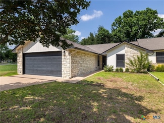 26 Fairway Ln, Meadowlakes, TX 78654