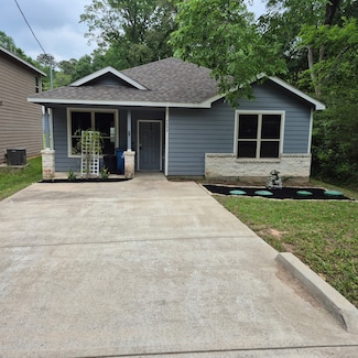 5899 Skylane Dr, Montgomery, TX 77316