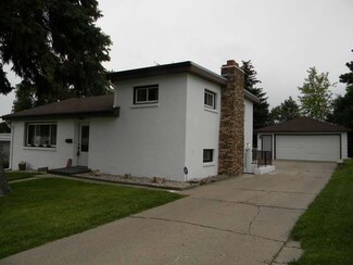 702 N 25th St, Bismarck, ND 58501